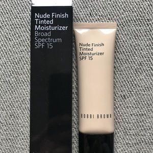 Bobbi Brown Nude Finish Tinted Moisturizer SPF 15